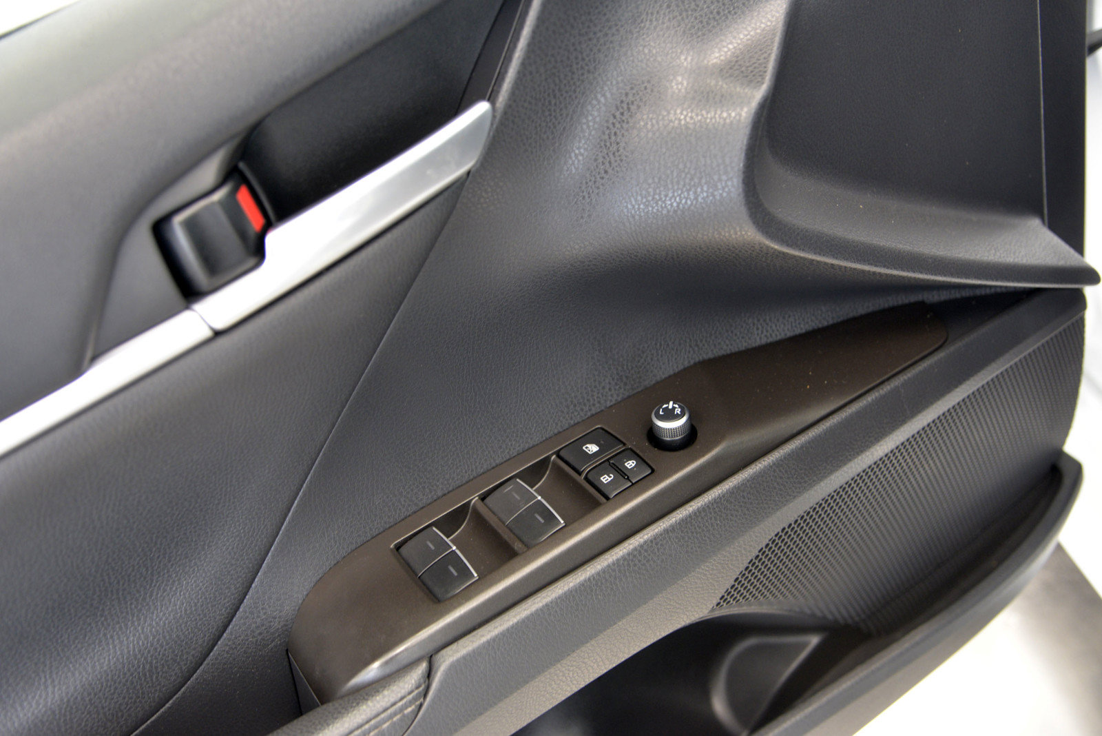 Used 2023 Toyota Camry XLE FWD image 12