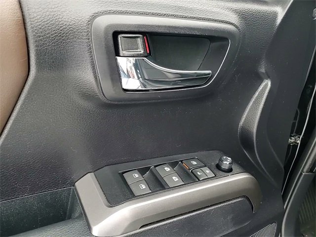 Used 2021 Toyota Tacoma Limited image 10