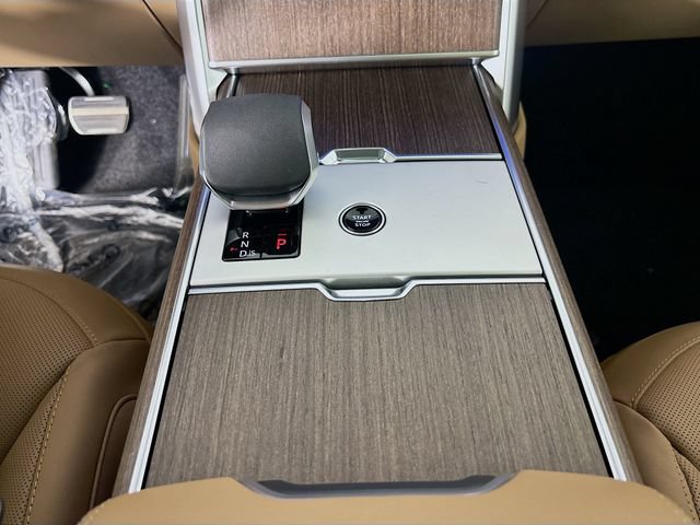 New 2026 Land Rover Range Rover Long Wheelbase SE AWD/4WD image 18