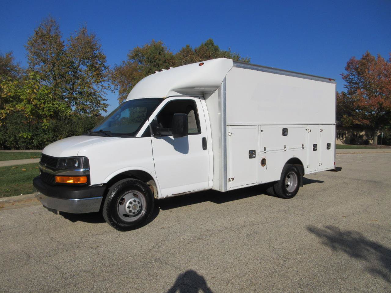 Used 2016 Chevrolet Express 3500 RWD image 2