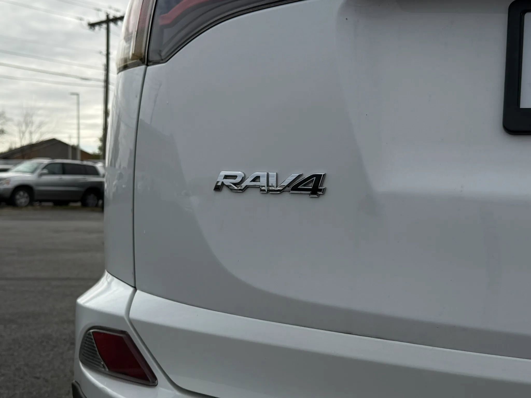 Used 2016 Toyota RAV4 XLE AWD/4WD image 34