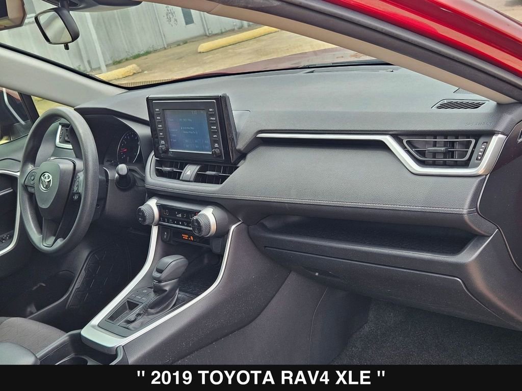 Used 2019 Toyota RAV4 XLE FWD image 29
