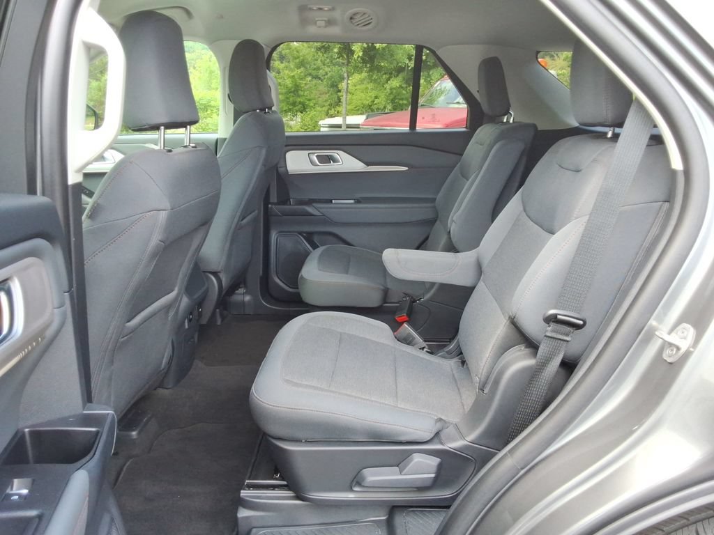 Used 2025 Ford Explorer Active RWD image 18