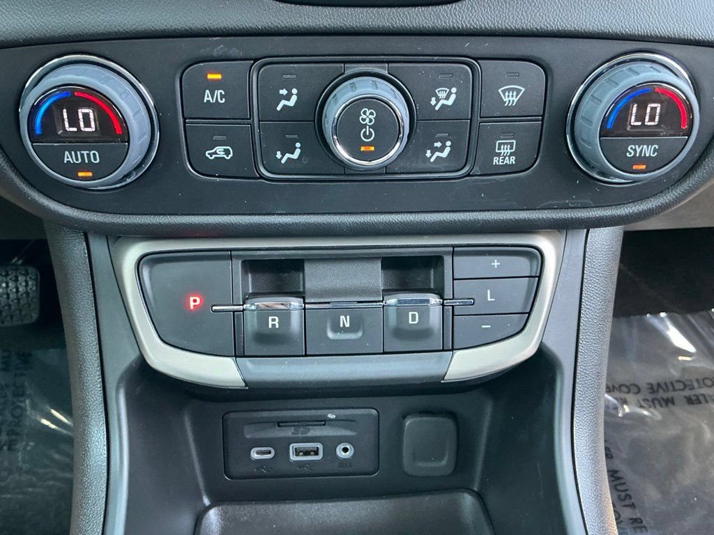 Used 2024 GMC Terrain Denali w/ Denali Premium Package AWD/4WD image 28