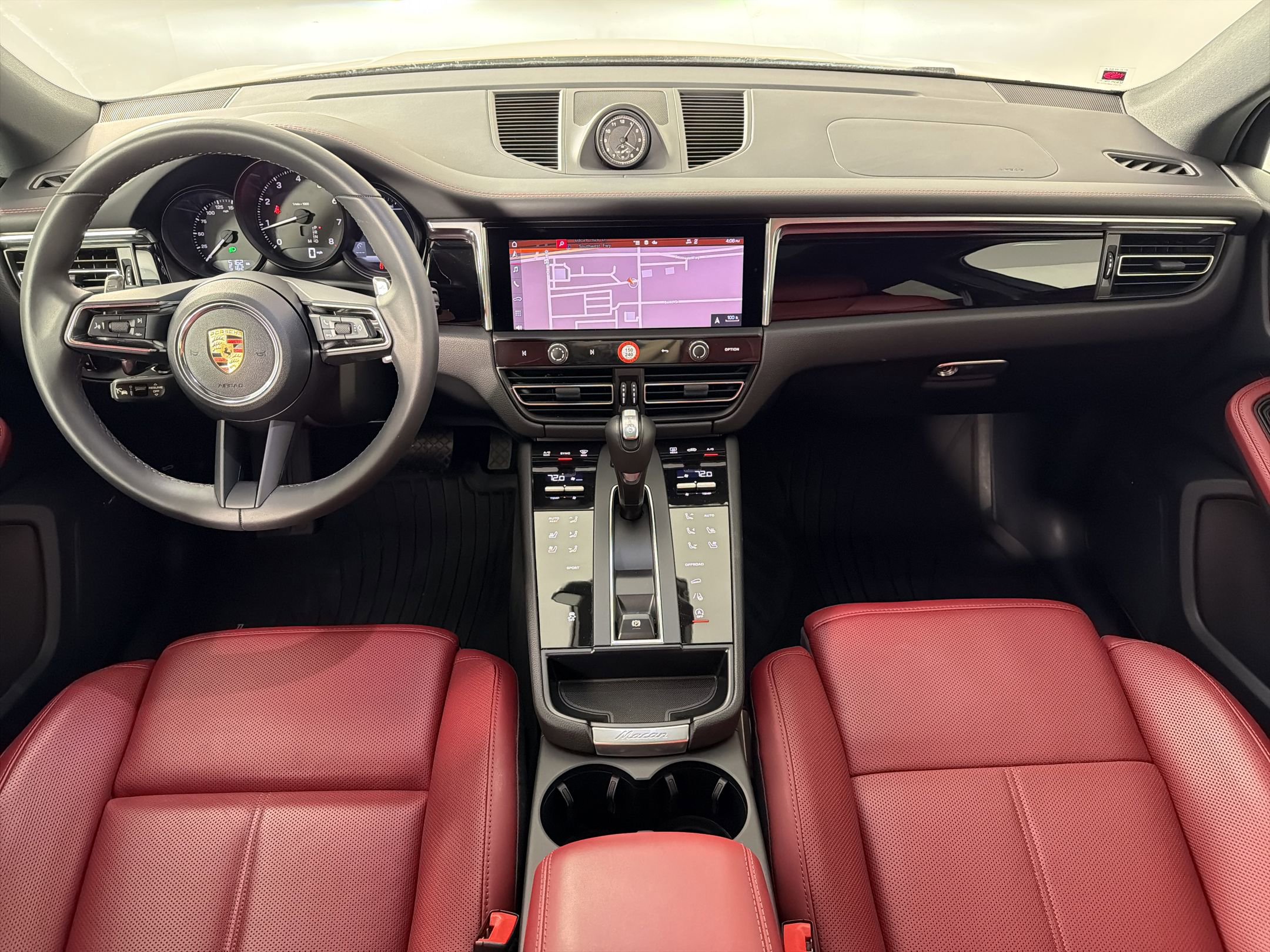 Certified 2025 Porsche Macan image 17