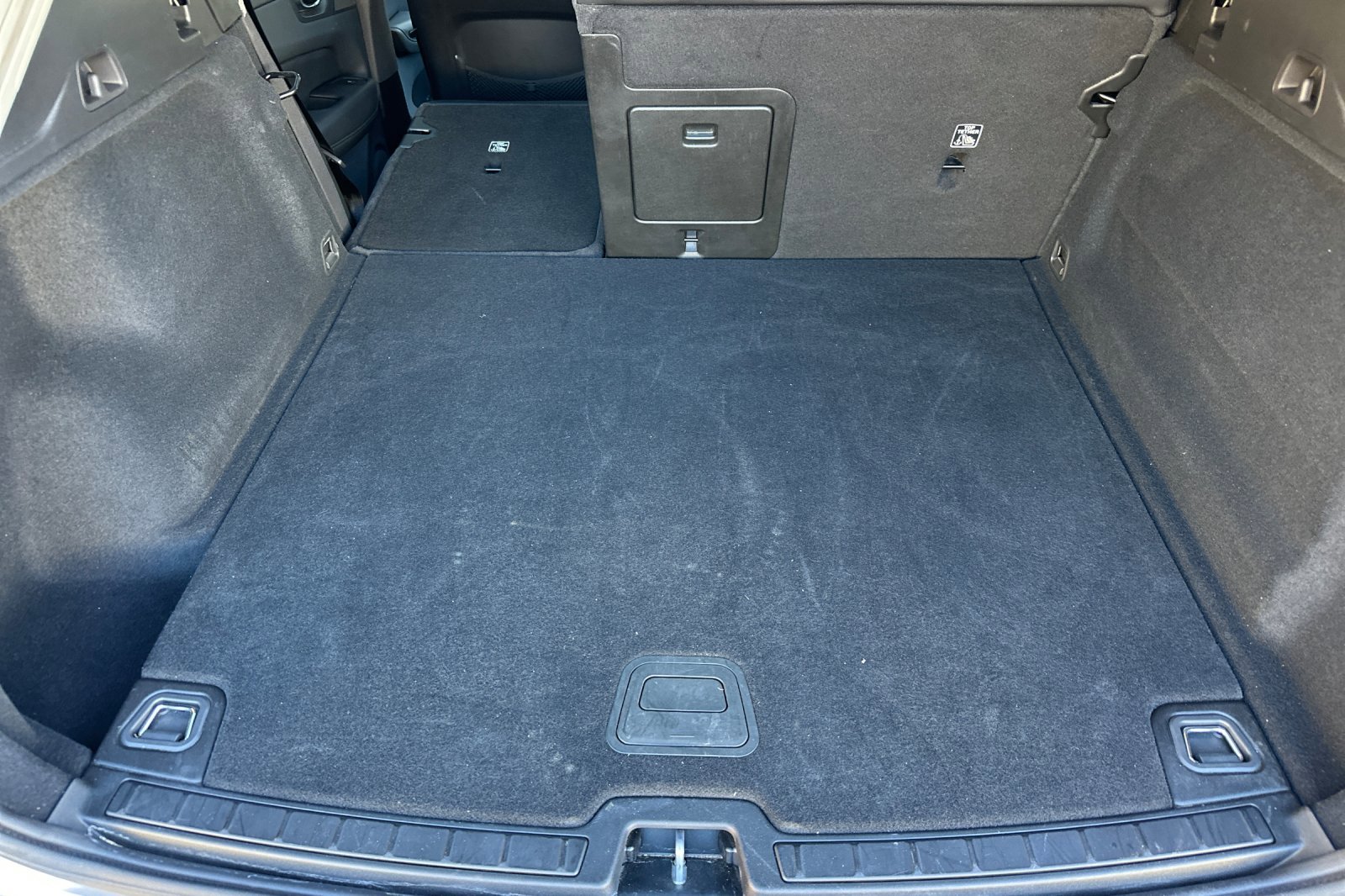 Certified 2025 Volvo XC60 B5 Core image 18