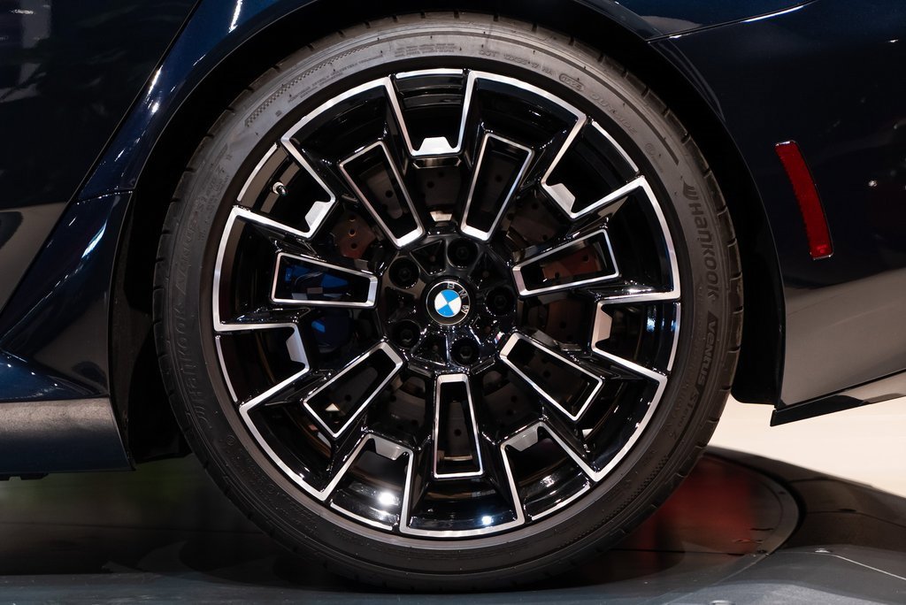 Used 2025 BMW M5 Touring image 13