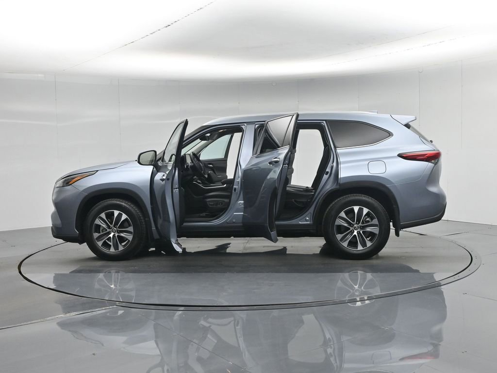 Used 2021 Toyota Highlander XLE image 38