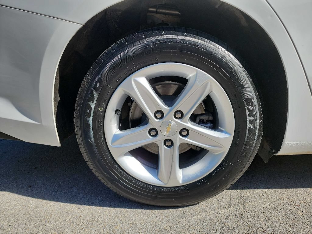 Used 2023 Chevrolet Malibu LS FWD image 11