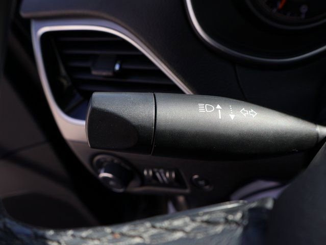 Used 2019 Jeep Cherokee Limited image 36