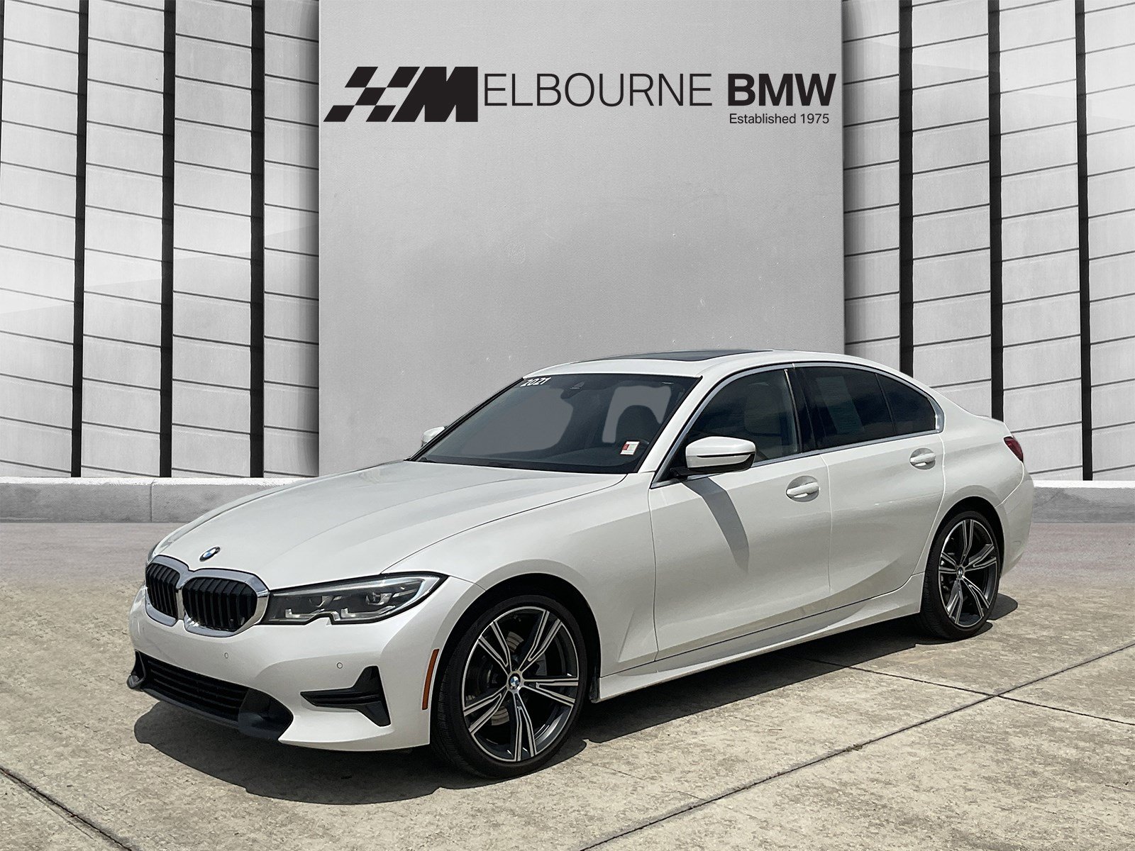 Used 2021 BMW 330i Sedan w/ Convenience Package RWD image 3