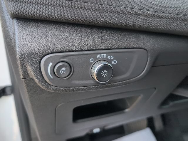 Used 2025 Chevrolet TrailBlazer LT w/ LT Cold Weather Package FWD image 18