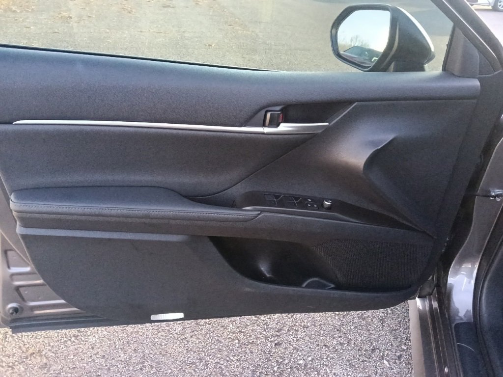 Used 2024 Toyota Camry XLE image 11