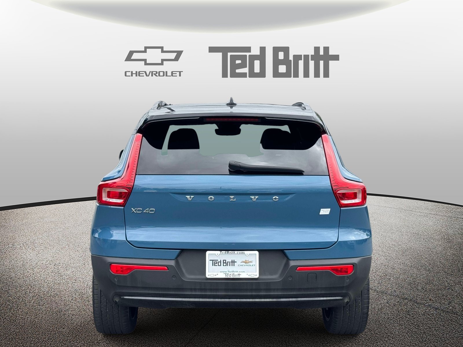 Used 2023 Volvo XC40 Recharge Plus w/ Protection Package Premier AWD/4WD image 5