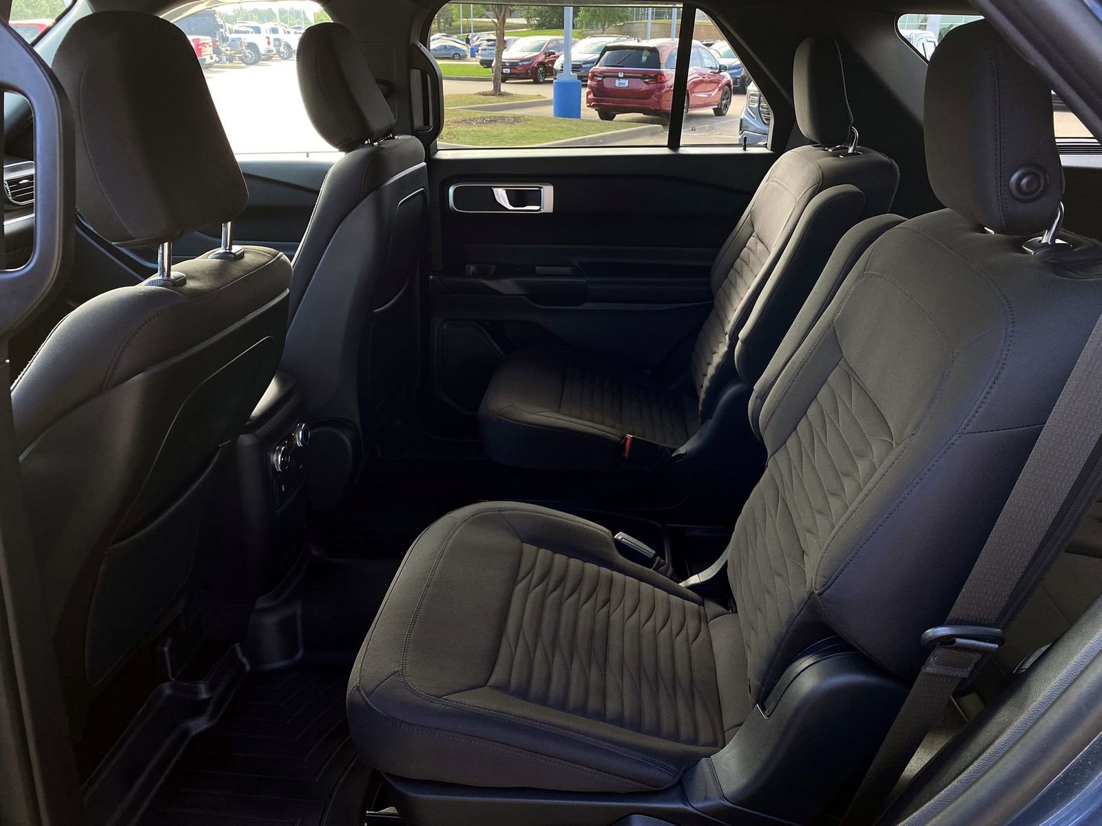 Used 2020 Ford Explorer XLT image 25