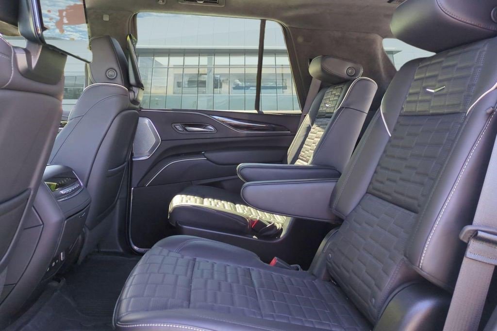 Certified 2024 Cadillac Escalade V w/ Heavy-Duty Trailer Package image 30