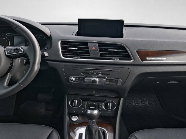 Used 2018 Audi Q3 2.0T Premium Plus w/ Premium Plus Package AWD/4WD image 27