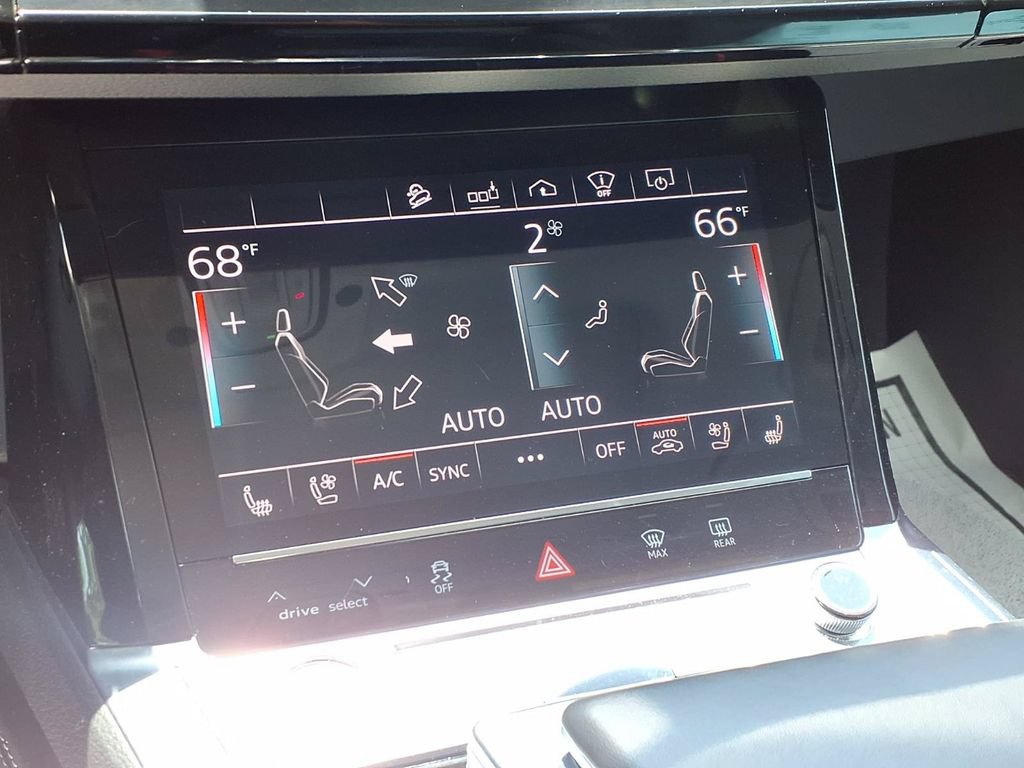 Used 2019 Audi e-tron Prestige w/ Prestige Package AWD/4WD image 8