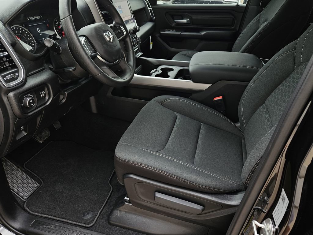 New 2026 RAM 1500 Express AWD/4WD image 13