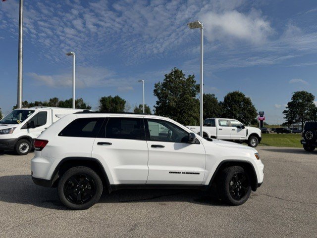Used 2019 Jeep Grand Cherokee Laredo AWD/4WD image 10