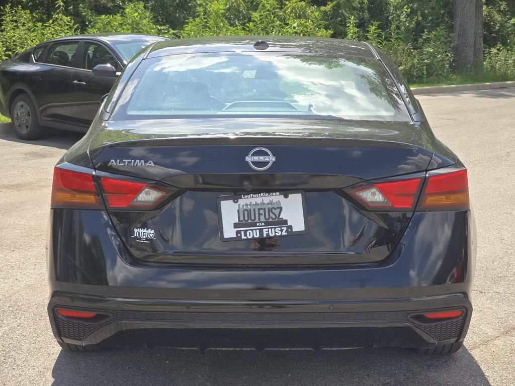 Used 2025 Nissan Altima 2.5 SV FWD image 11