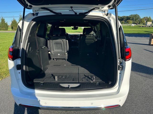 Used 2025 Chrysler Pacifica Select FWD image 22