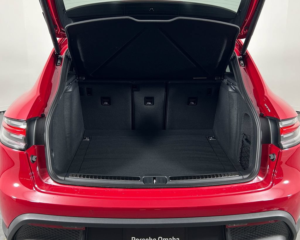 New 2026 Porsche Macan Turbo AWD/4WD image 30