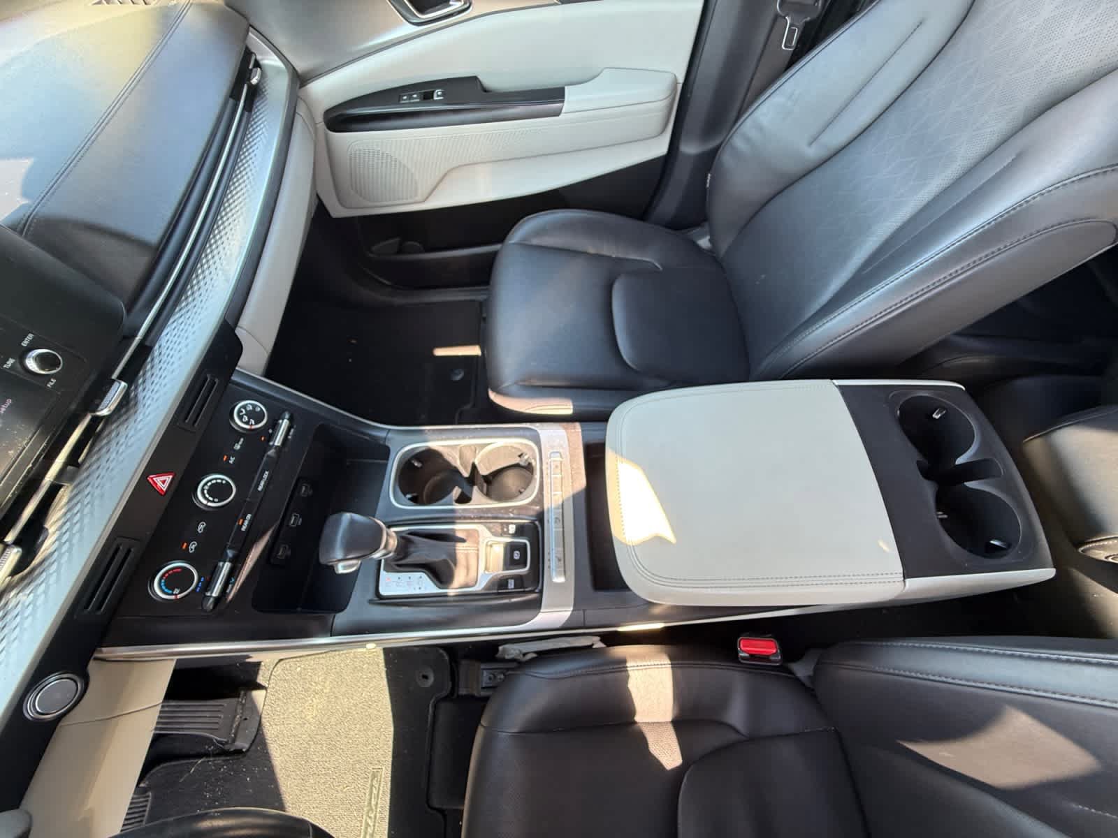 Used 2023 Kia Carnival LX FWD image 17