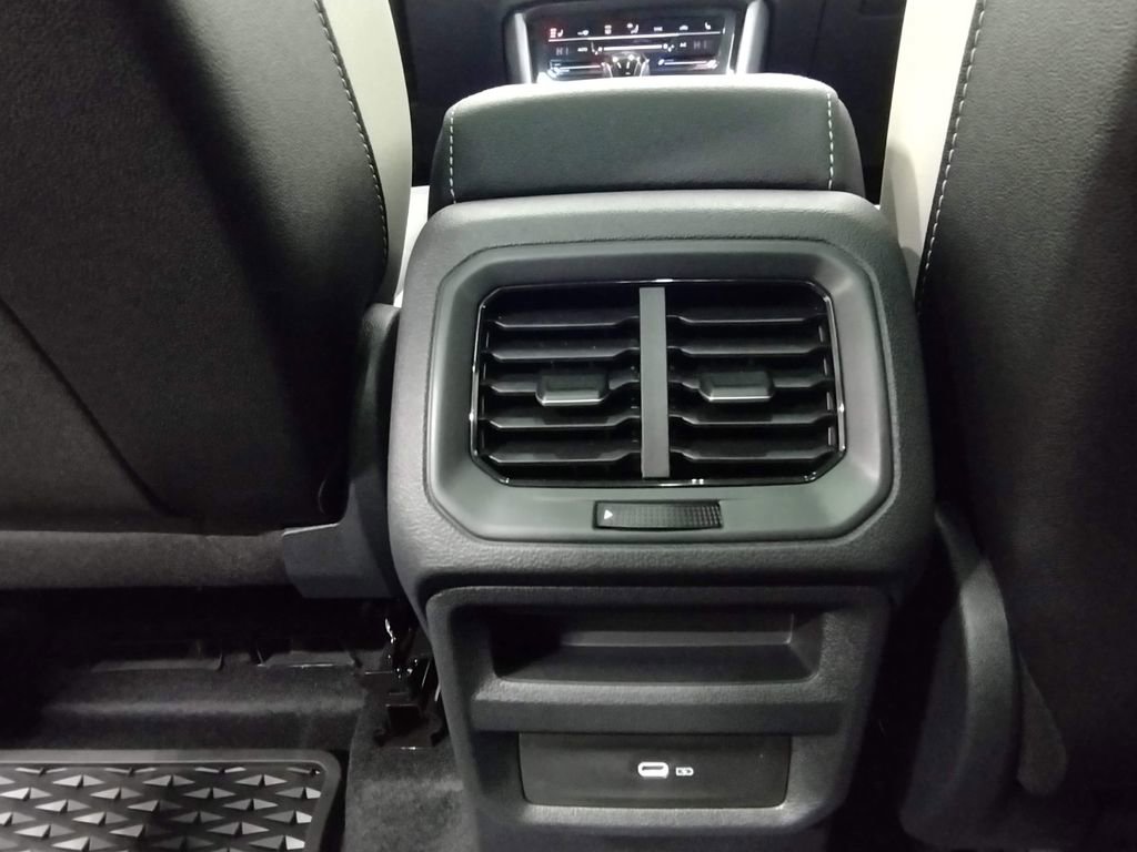 New 2025 Volkswagen Taos SE image 33