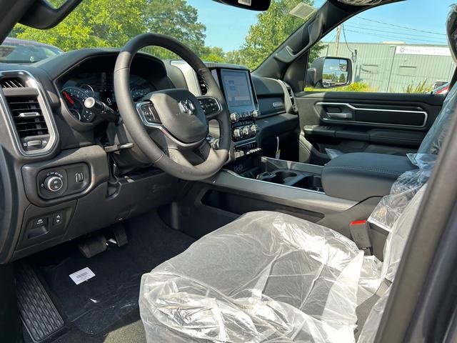 New 2025 RAM 1500 4x4 Crew Cab image 11