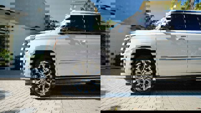 Used 2019 Cadillac Escalade ESV Premium Luxury image 11