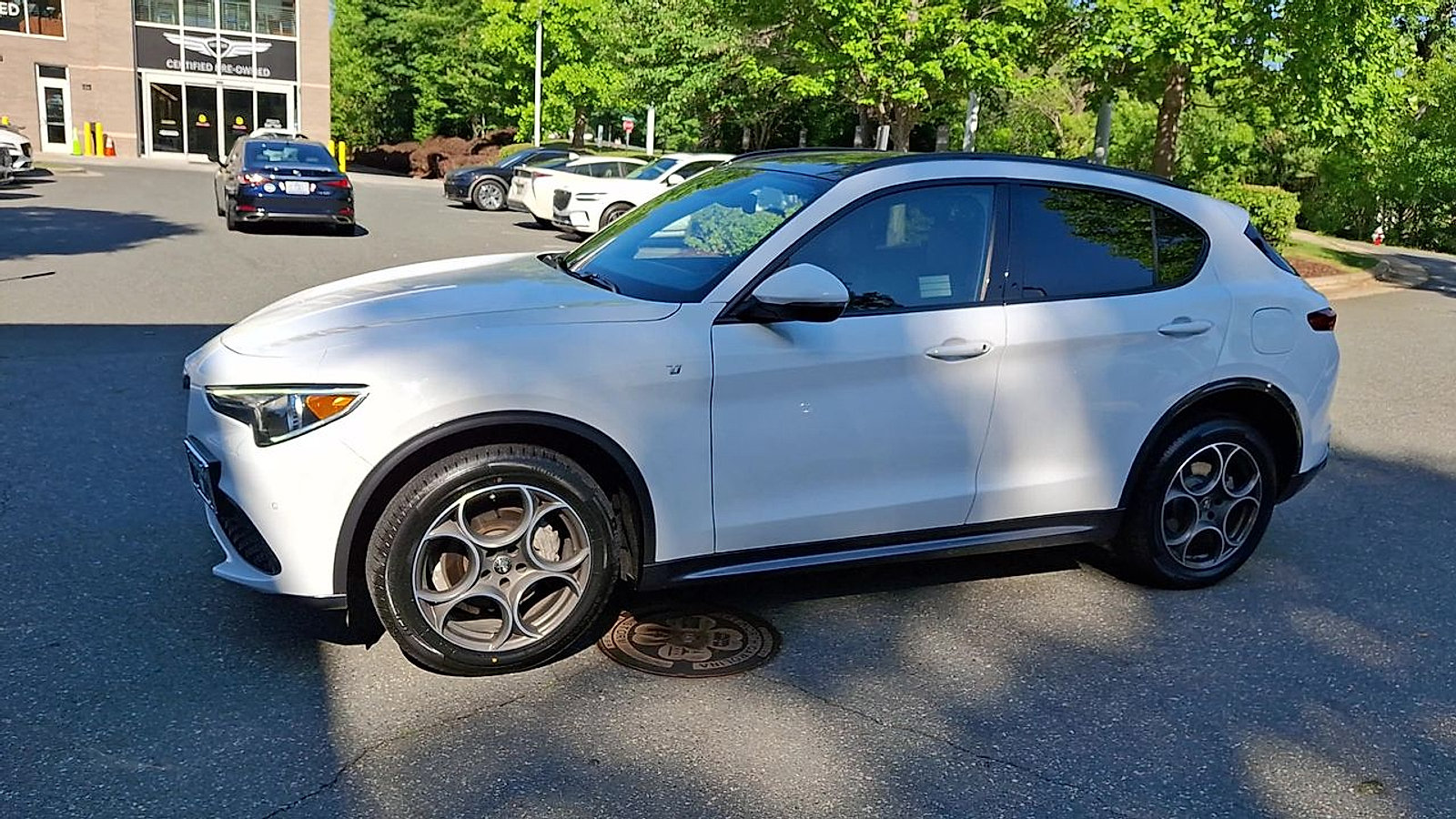 Used 2023 Alfa Romeo Stelvio Ti AWD/4WD image 4