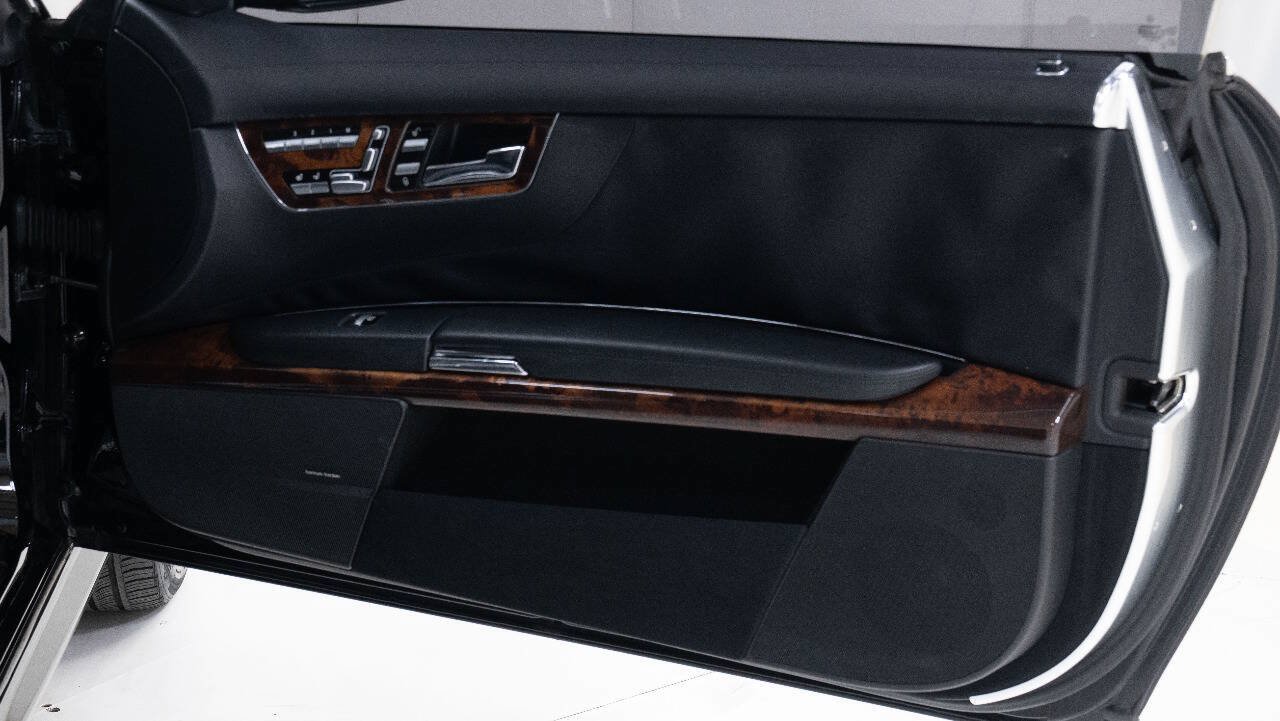 Used 2013 Mercedes-Benz CL 550 4MATIC w/ Sport Pkg image 16