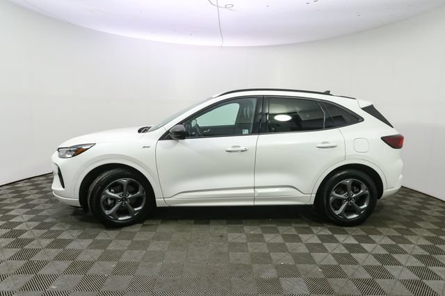 Used 2023 Ford Escape ST-Line w/ Tech Pack #1 FWD image 6