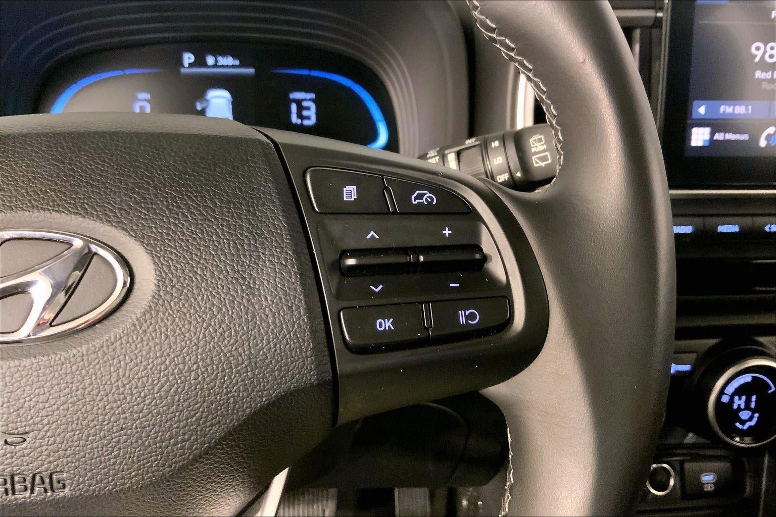 Used 2025 Hyundai Venue SEL FWD image 19
