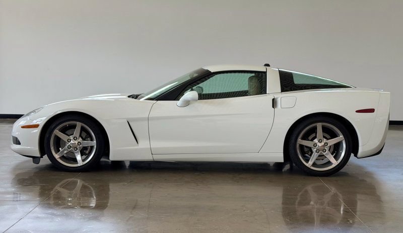 Used 2005 Chevrolet Corvette Coupe w/ Preferred Equipment Group RWD image 4