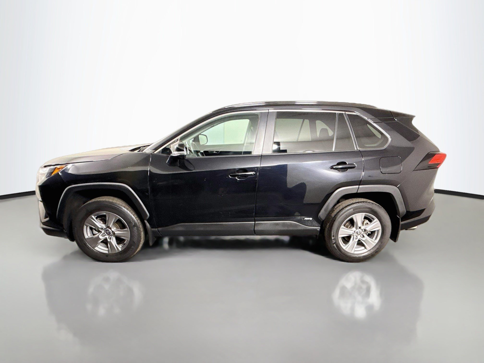 Used 2023 Toyota RAV4 XLE w/ Convenience Package AWD/4WD image 6