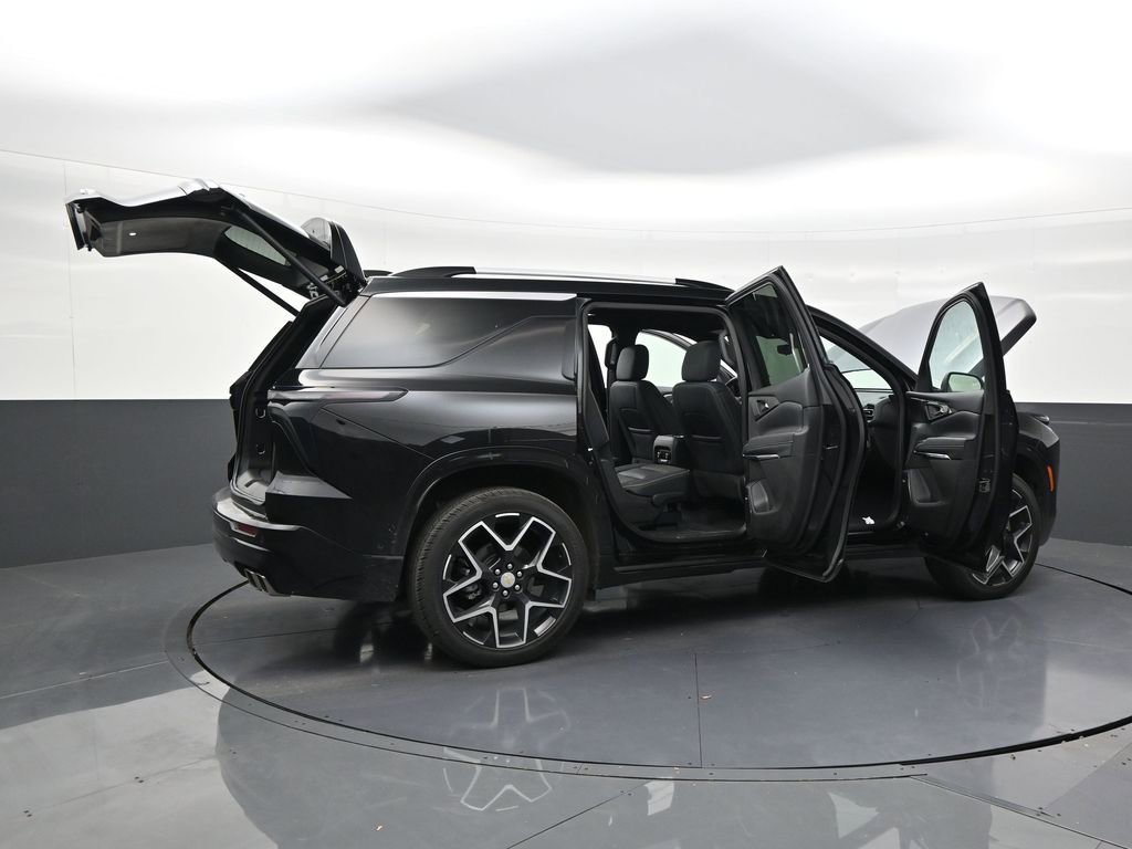 Used 2025 Chevrolet Traverse High Country image 28