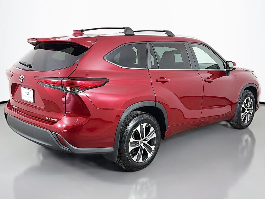 Used 2023 Toyota Highlander XLE AWD/4WD image 13