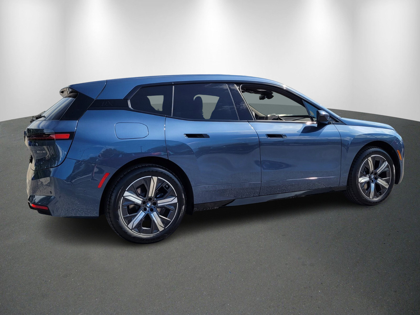 New 2026 BMW iX xDrive45 w/ Climate Comfort Package image 7