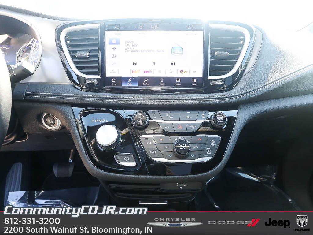 New 2026 Chrysler Pacifica Select image 14