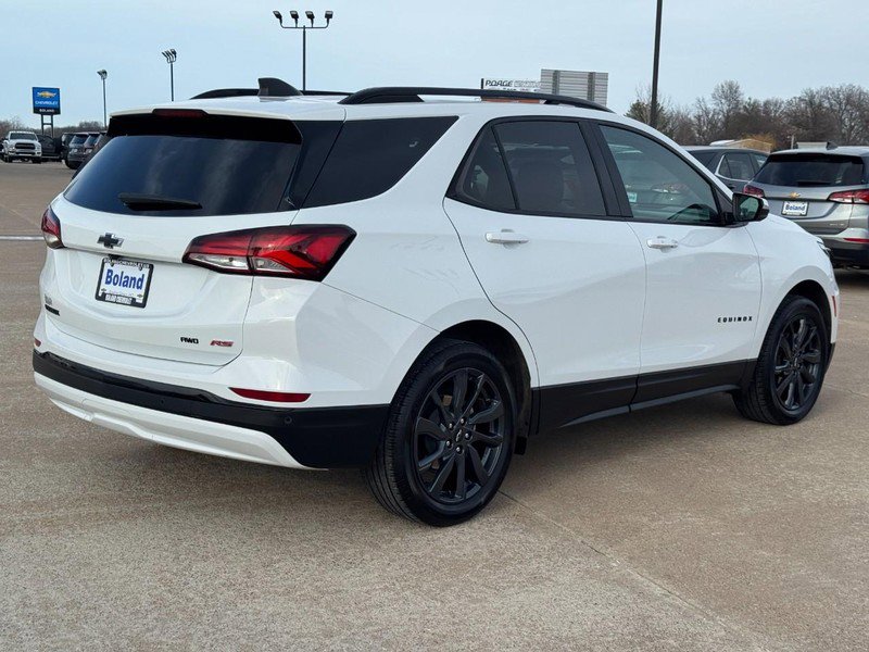 Used 2024 Chevrolet Equinox RS w/ RS Leather Package image 3