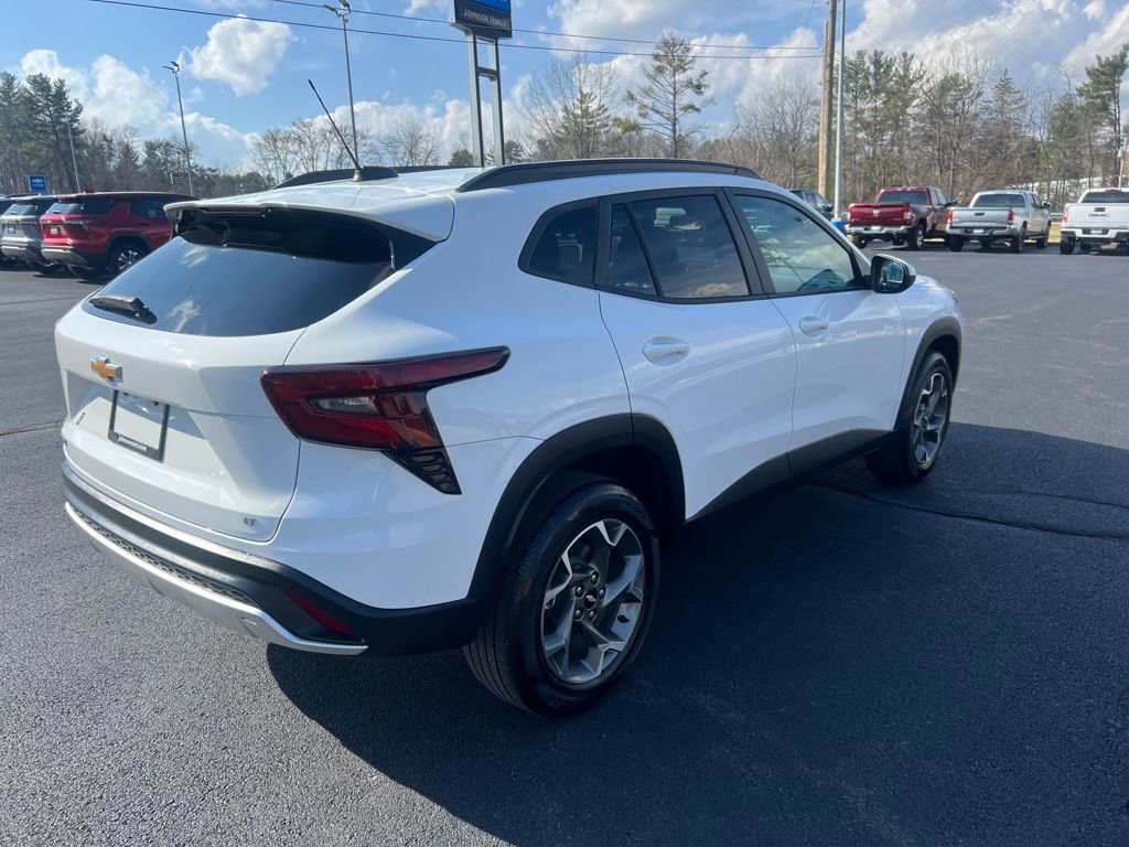 Used 2024 Chevrolet Trax LT image 9