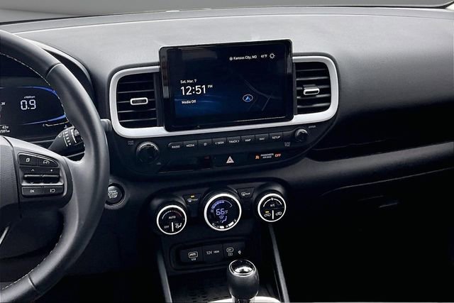 Used 2024 Hyundai Venue Limited FWD image 9