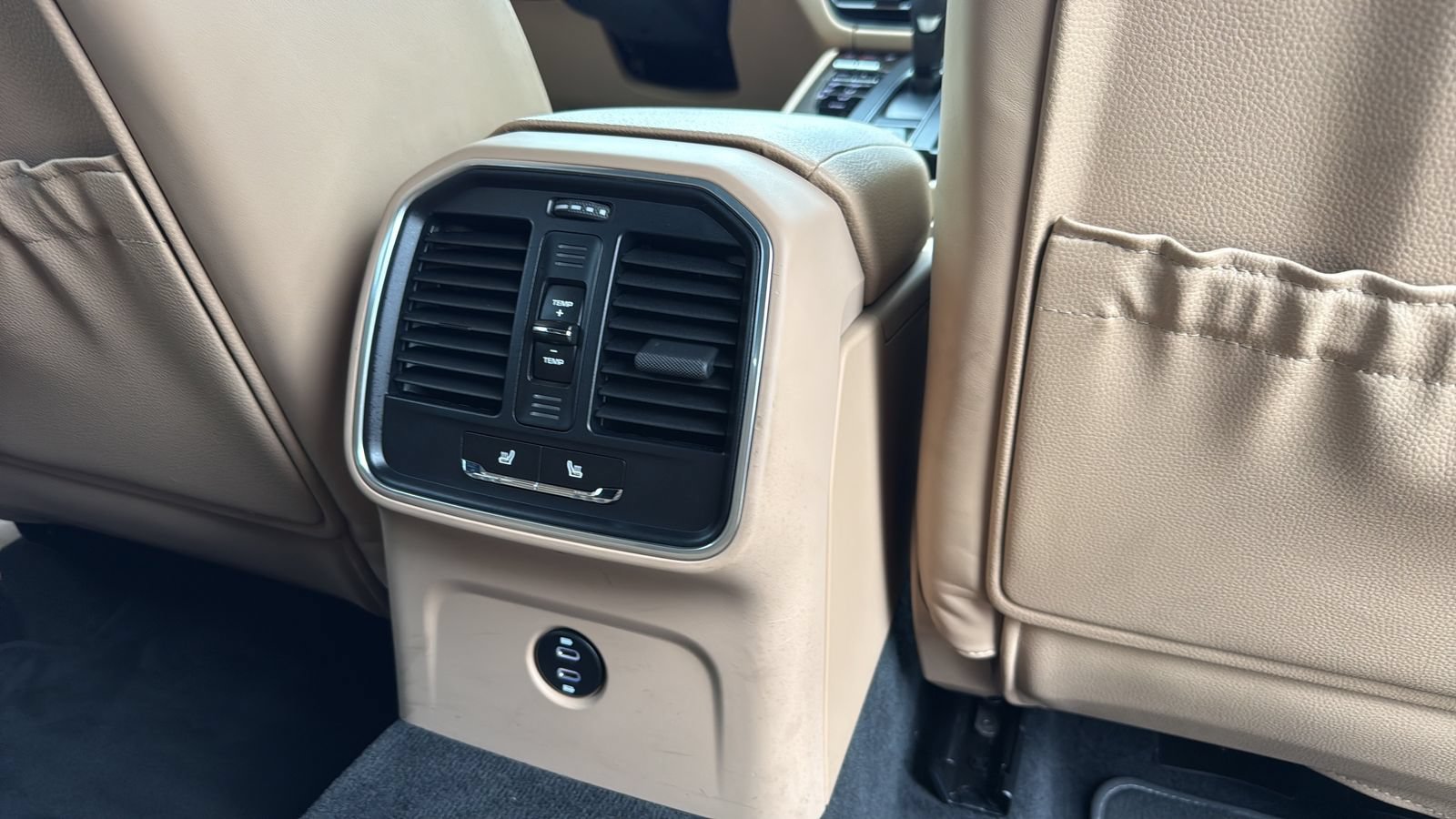 Used 2024 Porsche Macan w/ Premium Plus Package AWD/4WD image 27