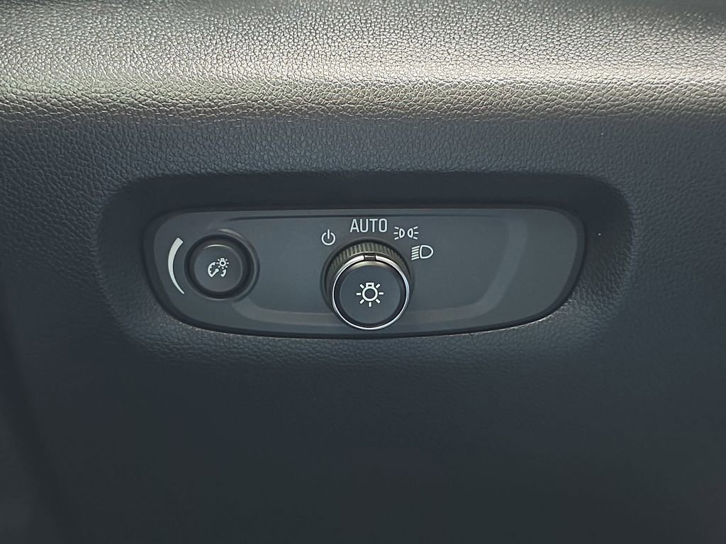 Used 2022 Chevrolet Traverse High Country image 31