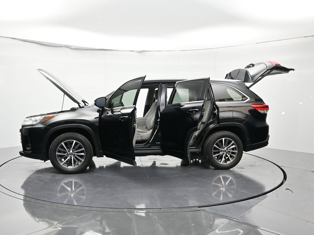 Used 2017 Toyota Highlander image 45