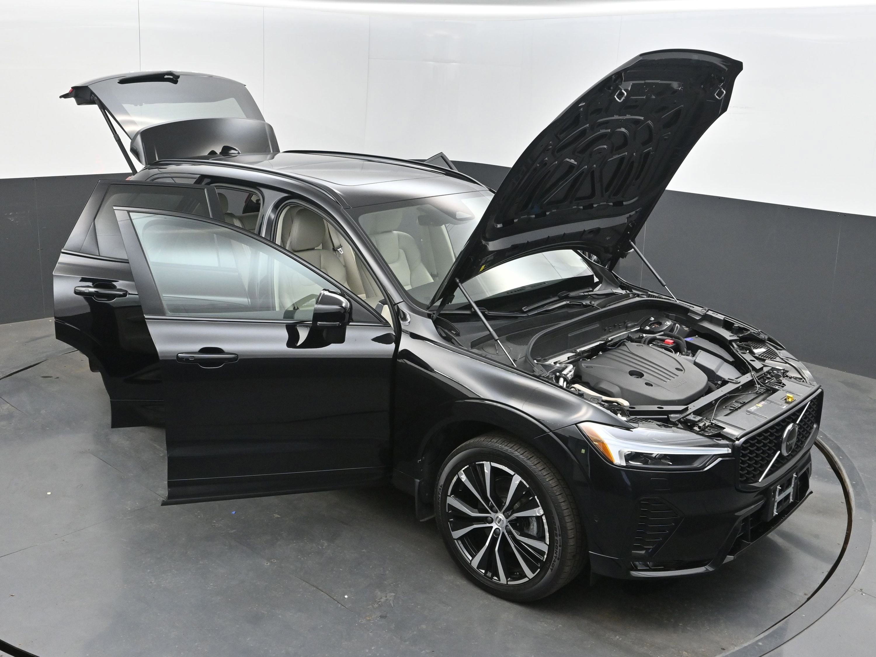 Used 2023 Volvo XC60 B5 Plus w/ Climate Package image 37