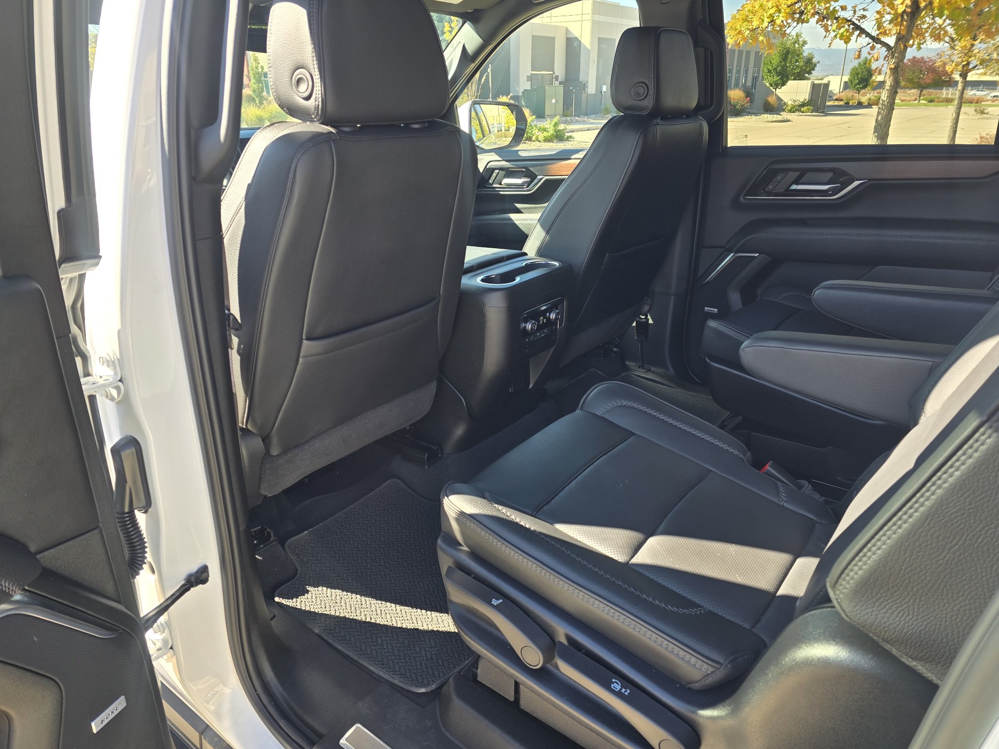 Used 2025 GMC Yukon XL Denali AWD/4WD image 16