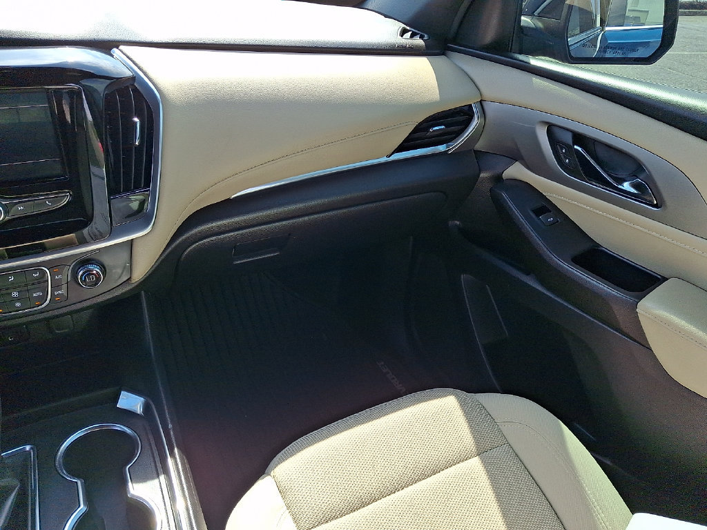 Used 2022 Chevrolet Traverse LS FWD image 17